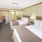 Travelodge by Wyndham Golden Sportsman Lodge - Golden