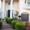 Entire Second Flr - Santa Monica Luxury Roman Villa