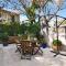 Pyrmont Self-Contained Terrace House (64 BUL)