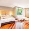 Lloyds Apartasuites Parque 93