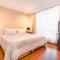 Lloyds Apartasuites Parque 93
