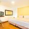 Lloyds Apartasuites Parque 93