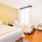 Lloyds Apartasuites Parque 93