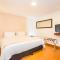 Lloyds Apartasuites Parque 93