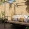 One32 Guesthouse Bejeweled