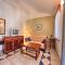 Apartments & Rooms Ruzmarin