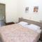 Hotel Karyatides
