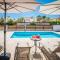 Villa White Moonflower