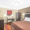 Howard Johnson by Wyndham Clifton NJ - Clifton