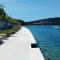Apartments by the sea Tisno, Murter - 810