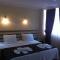 TJs Hotel