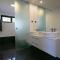 Spacious luxury holiday apartment with a great view, Funchal, free wifi and parking