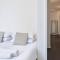 Foto: HOLYGUEST - White City 3BR Condo #105 - Neve Tzedek 5/13