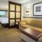 Hyatt Place Coconut Point - استيرو