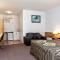Holbrook Town Centre Motor Inn