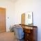 Apartment 2 The Grove