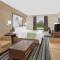 Super 8 by Wyndham Brandon MB