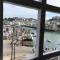 Mariners Cottage - Waters edge Fishermans Cottage, Harbour & Sea Views & Free Dedicated Parking