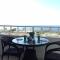 Seafront Apartment With Pool - Сент-Полс-Бей