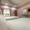 Martina Hotel Surin