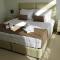 Bowen, Luxury Suites