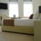 Bowen, Luxury Suites