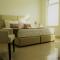 Bowen, Luxury Suites