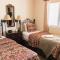 Vineyard Court Designer Suites Hotel