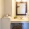 Vineyard Court Designer Suites Hotel