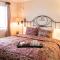 Vineyard Court Designer Suites Hotel