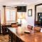 Vineyard Court Designer Suites Hotel