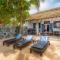 Red Parrot Beach Villa - Ambalangoda