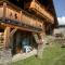 Reine des Aravis - chalet isolé - 弗吕梅