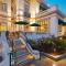 Glorietta Bay Inn