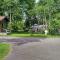 High Falls Motel & Cabins