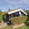 Foto: Three-Bedroom Holiday Home in Gedser 11/13