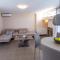 Solon - Deluxe City Center Apartment