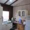 Dolphin Inn Guesthouse & Apartments