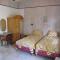 Dolphin Inn Guesthouse & Apartments