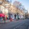 Elliot Oliver - Stylish 2 Bedroom Town Centre Apartment