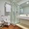 Century House with private pool by HR Madeira
