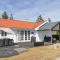 Foto: Three-Bedroom Holiday Home in Strandby