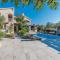 Poolside Stone Residences - Marina Bok