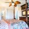 Elegant Turtle Bay Condo