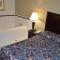 Econo Lodge Inn & Suites