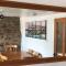 Mariners Cottage - Waters edge Fishermans Cottage, Harbour & Sea Views & Free Dedicated Parking