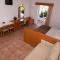Lambis Studios & Apartments