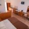 Lambis Studios & Apartments