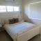 Edge Hill Clean & Green Cairns, 7 Minutes from the Airport, 7 Minutes to Cairns CBD & Reef Fleet Terminal - Cairns