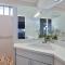 Banyan, 14 Montevideo Parade - Spacious pet friendly property with air con and WiFi